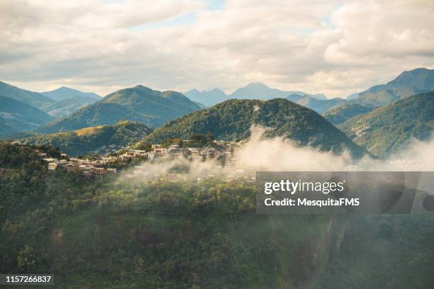 nationalpark serra dos érgéos in petropolis, rio de janeiro - aerial jungle stock-fotos und bilder