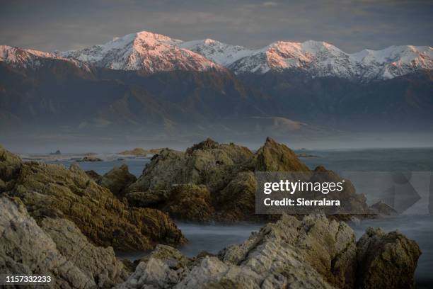 kaikoura ranges, kaikoura, south island, new zealand - kaikoura new zealand stock pictures, royalty-free photos & images