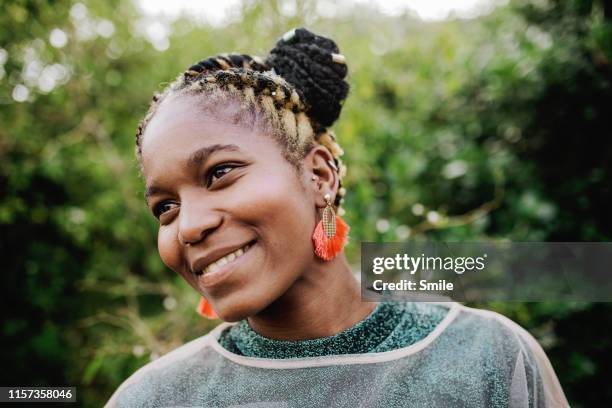 beautiful young woman smiling with head tilted - africa woman stock-fotos und bilder