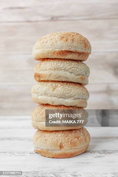 homemade burger buns - plain hamburger stock pictures, royalty-free photos & images