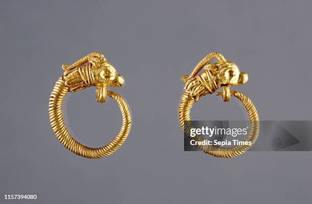 Hoop Earrings with Antelope Head Finials. Unknown. Alexandria. Egypt. Africa. 220 - 100 B.C. Gold. Object : 2.2 cm .