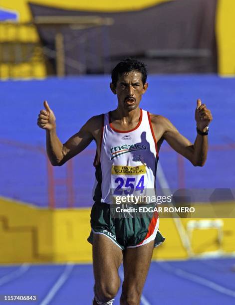 Athlete Procopio Franco is seen in action during the race in San Salvador, El Salvador 06 December 2002. El maratonista mexicano Procopio Franco...