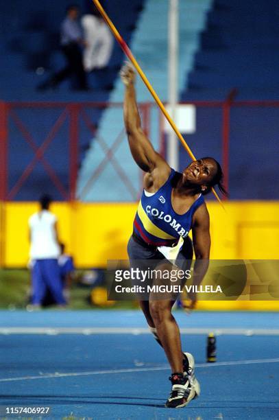 Colombian athlete Zuleima Aramendiz is seen in competition in San Salvador, El Salvador 03 December 2002. La colombiana Zuleima Aramendiz lanza la...