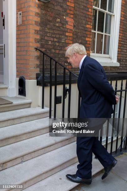 On the day that the Conservative Party elects its leader and the country's Prime Minister, Boris Johnson returns to the property of Great College...