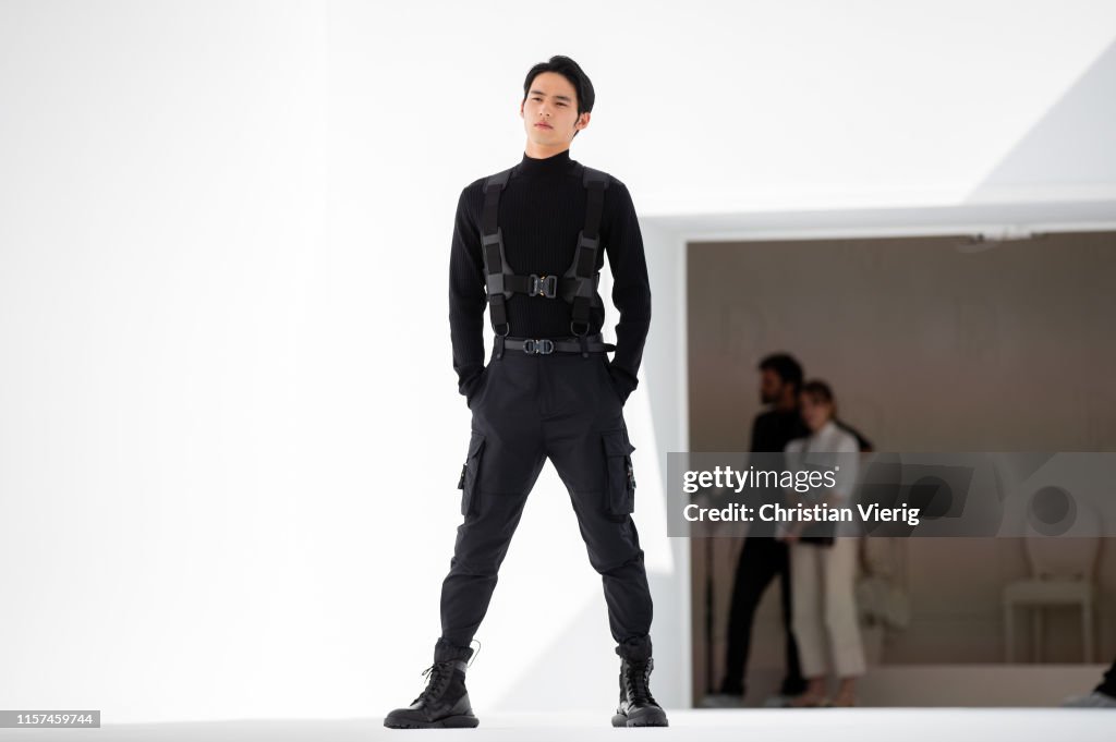 Street Style : Paris Fashion Week - Menswear Spring/Summer 2020 : Day Four