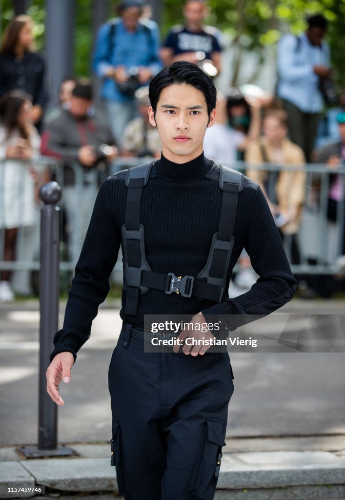 Street Style : Paris Fashion Week - Menswear Spring/Summer 2020 : Day Four