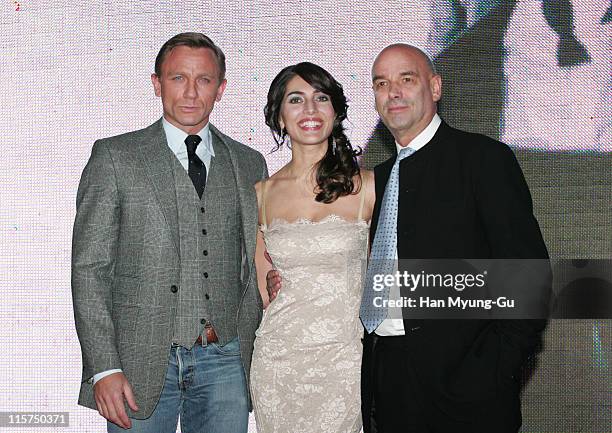 Daniel Craig and Caterina Murino and Martin Campbell, director