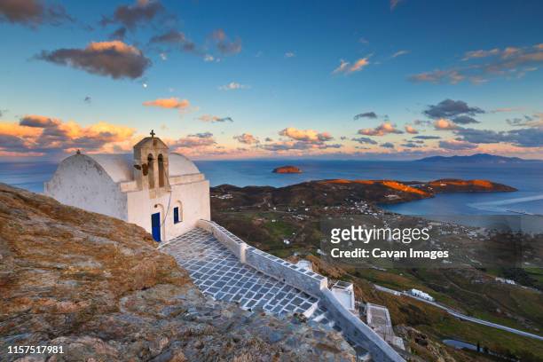 church in chora village on serifos island in greece. - samothrace photos et images de collection