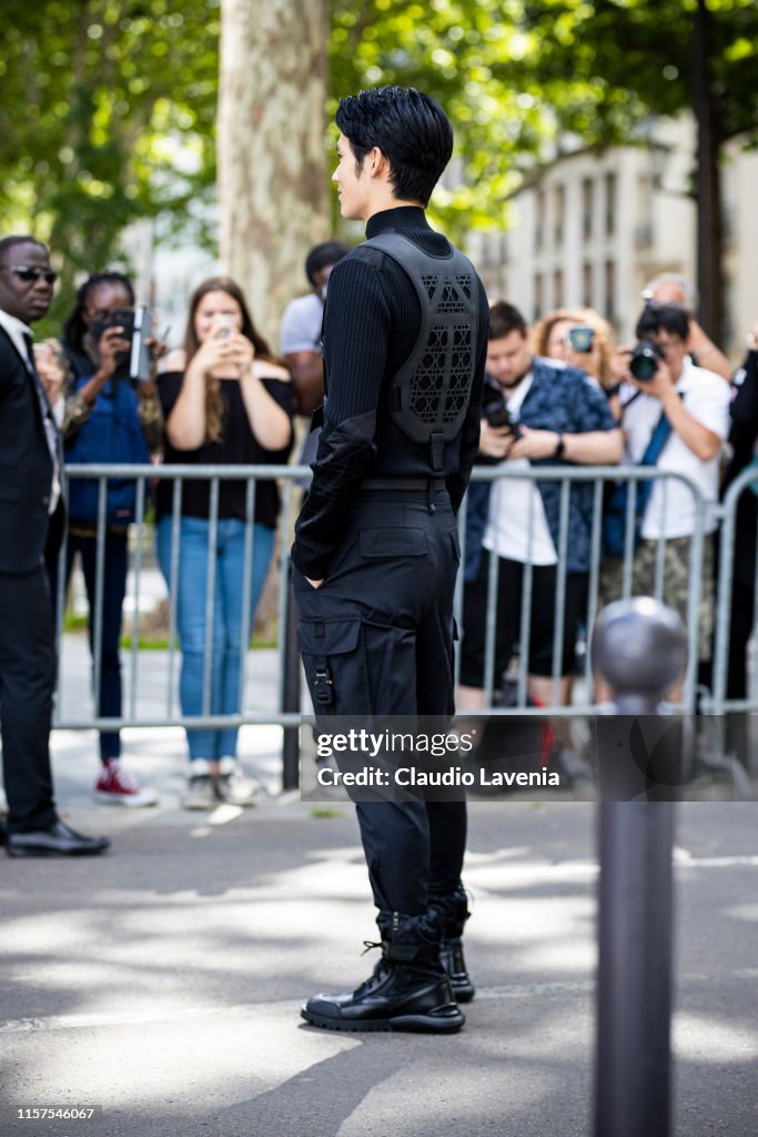 Street Style : Paris Fashion Week - Menswear Spring/Summer 2020 : Day Four