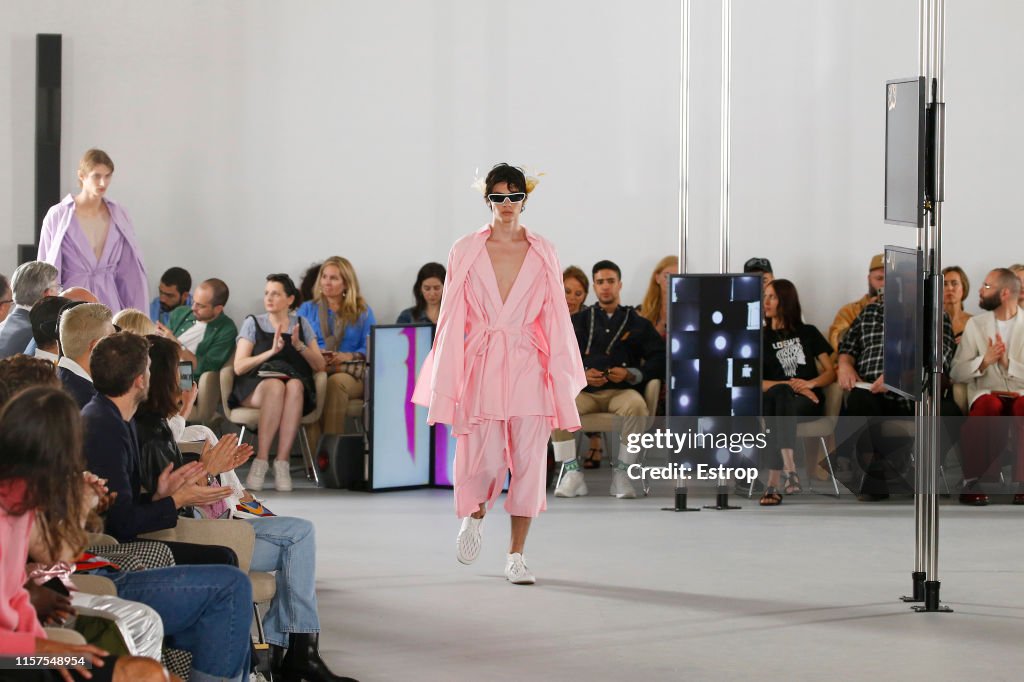 Loewe : Runway - Paris Fashion Week - Menswear Spring/Summer 2020