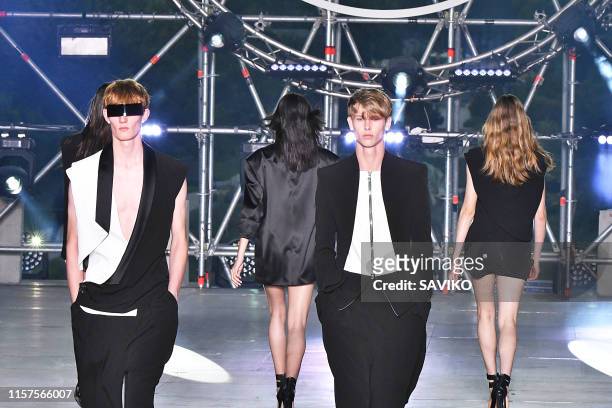 Model walks the runway during the Balmain Homme Menswear Spring Summer 2020 fashion show as part of Paris Fashion Week on June 21, 2019 in Paris,...