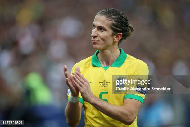 Filipe Luis of Brazil applauds the fans as he is substituted during the Copa America Brazil 2019 group A match between Peru and Brazil at Arena...