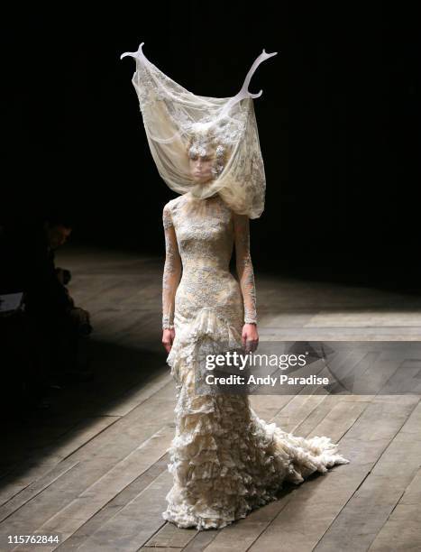 Model wearing Alexander McQueen Autumn/Winter 2006