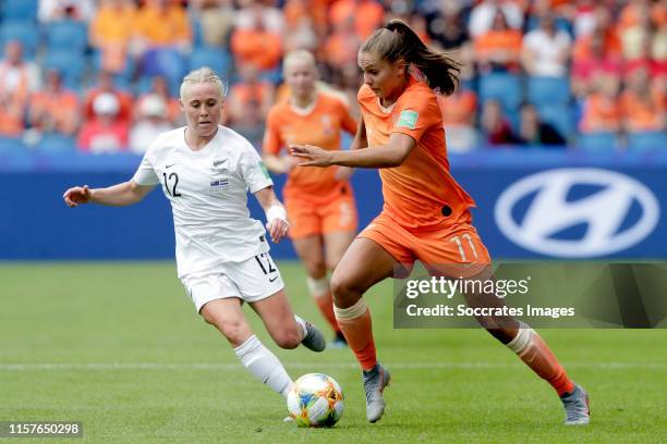 Betsy Hassett of New Zealand Women, Lieke Martens of Holland Women during the World Cup Women match between New Zealand v Holland at the Stade Oceane...