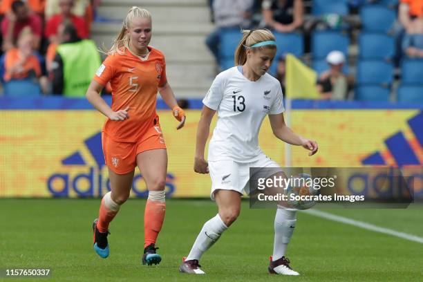 Kika van Es of Holland Women, Rosie White of New Zealand Women during the World Cup Women match between New Zealand v Holland at the Stade Oceane on...
