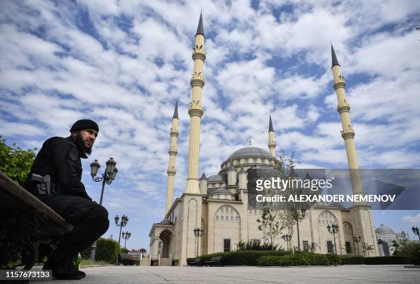 Chechen policeman guards in front of the Heart of Chechnya - Akhmad Kadyrov Mosque in Grozny on July 26, 2019.