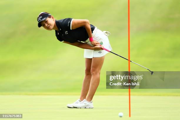 Hikari Fujita of Japan reacts after a putt on the 1st green during the final round of the Yupiteru Shizuoka Shimbun SBS Ladies at Shizuoka Country...