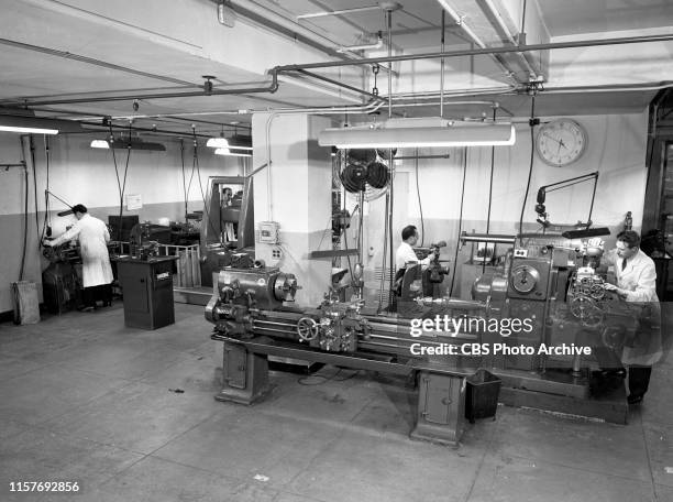 Television Engineering Lab 10,754 Evolution Of Television Stock Photos, High-Res Pictures, and ...