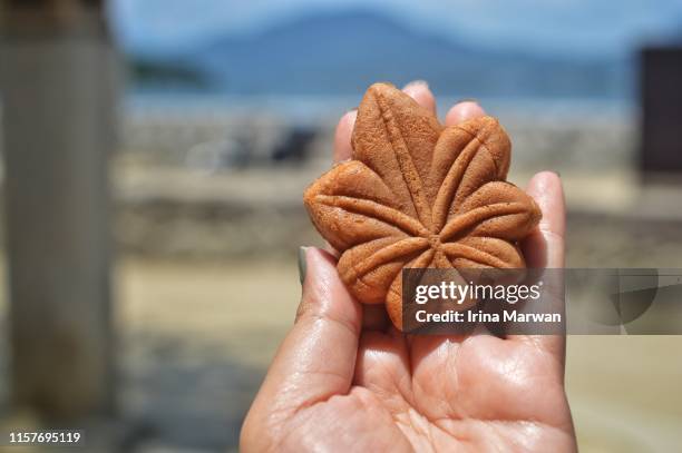 momiji manju - miyajima stock-fotos und bilder