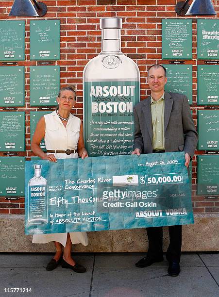 Renata von Tscharner and Tim Murphy attend the unveiling for the ABSOLUT Boston Flavor at Boylston Plaza - Prudential Center on August 26, 2009 in...