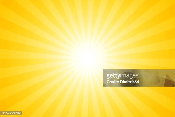 illustrazioni stock, clip art, cartoni animati e icone di tendenza di raggi solari: sfondo raggi luminosi - raggio di sole