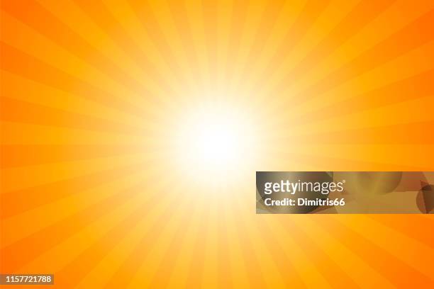 illustrations, cliparts, dessins animés et icônes de rayons de soleil : fond lumineux de rayons - orange couleur