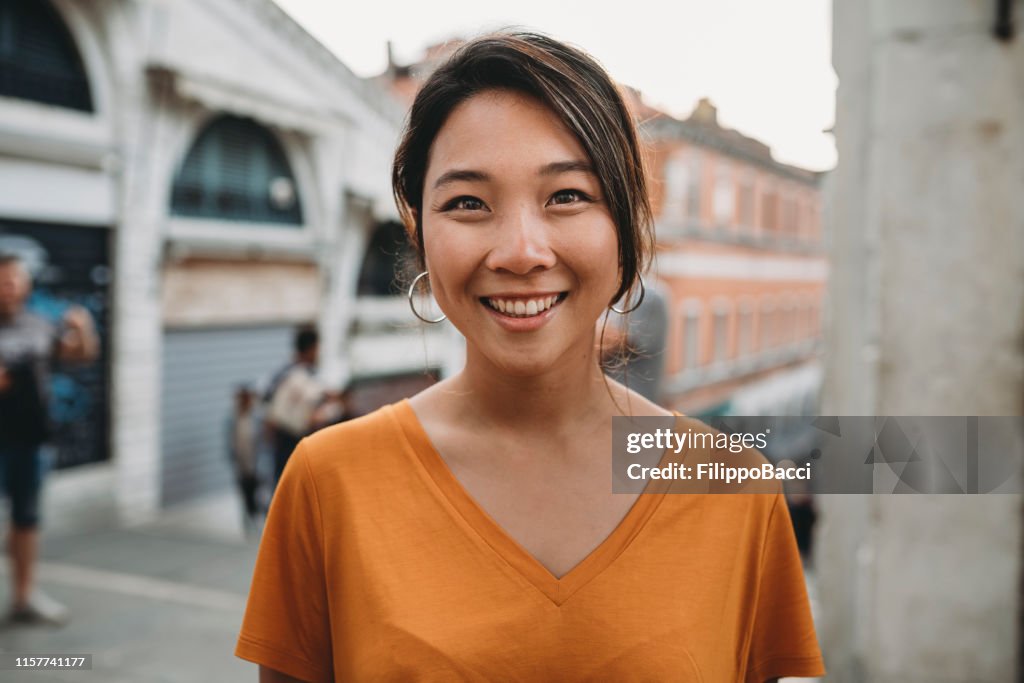 威尼斯一位成年亞洲婦女的肖像