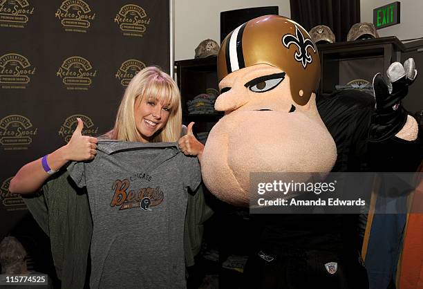 Personality Chelsie Hightower poses at Retro Sport during the Kari Feinstein Golden Globes Style Lounge at Zune LA on January 15, 2010 in Los...