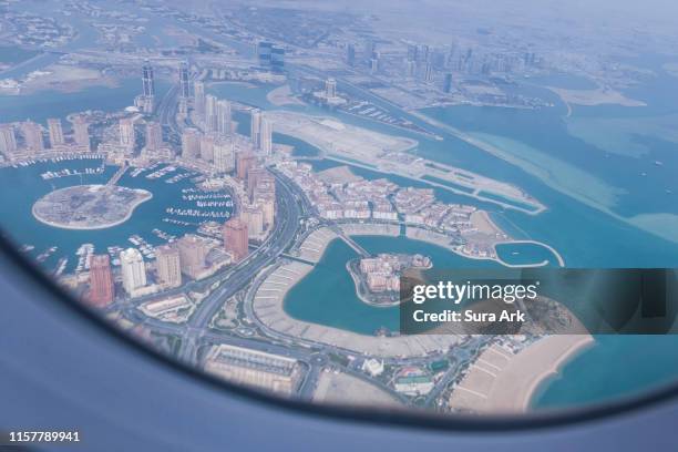 doha, qatar - airport aerial view foto e immagini stock