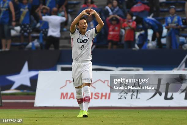 Lee Yong Jae of Fagiano Okayama celebrates the first goal during the J.League J2 match between Machida Zelvia and Fagiano Okayama at Machida Stadium...