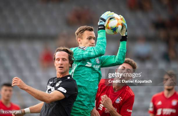 Stefan Aigner of Uerdingen , Christian Fruechtl of Bayern Munich and Jannick Rochelt of Bayern Munich in action during the 3. Liga match between...