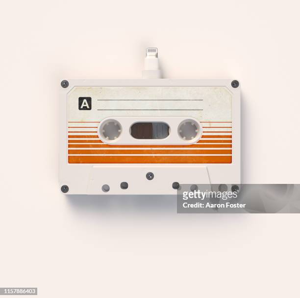 cassette tape with audio plug - audio cassettes photos et images de collection