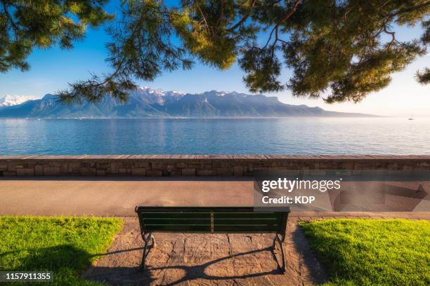 lake geneva with garden bench, vevey, switzerland - genf stock-fotos und bilder