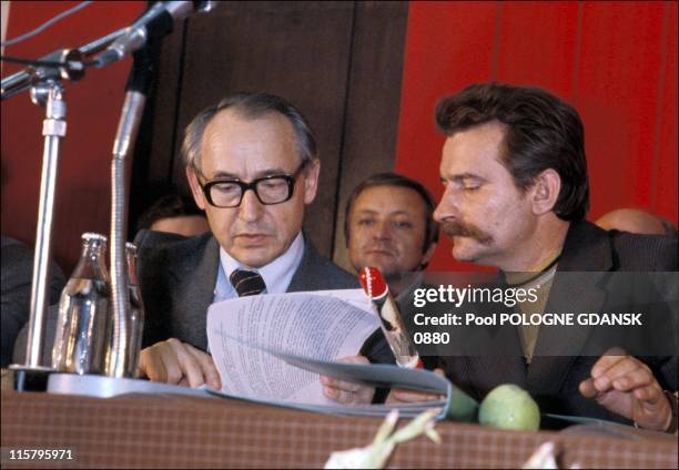 Deputy Prime minister Mieczyslaw Jagielski, representative of the Polish government, and Lech Walesa appear during Agreement signature after Gdansk...