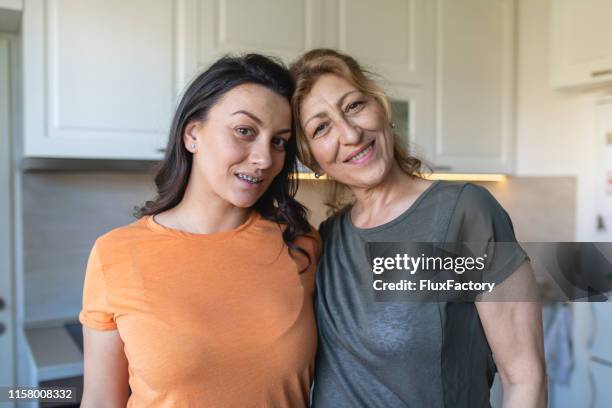 beautiful mother and daughter - look alike stock pictures, royalty-free photos & images