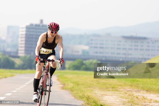 japanse senior cyklister racing - japanse man bildbanksfoton och bilder