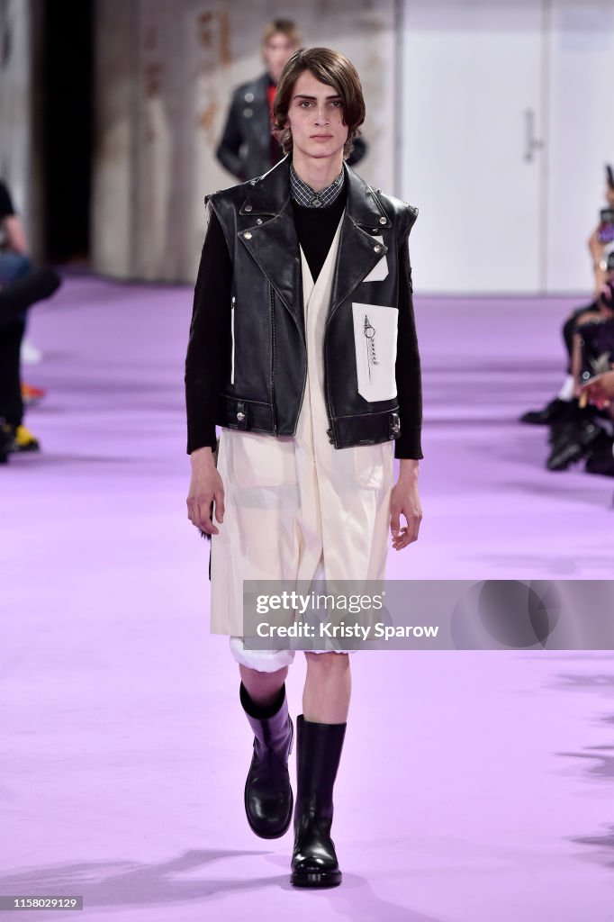 Raf Simons : Runway - Paris Fashion Week - Menswear Spring/Summer 2020
