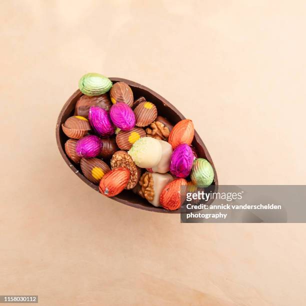 chocolates in easter egg - easter egg chocolate stock pictures, royalty-free photos & images