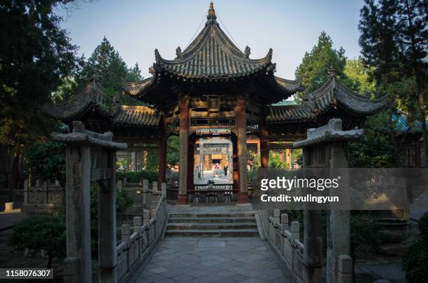 pavilion of xi'an great mosque - great mosque xian stock pictures, royalty-free photos & images