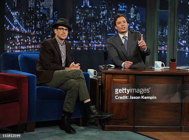 Actor Jason Lee and host Jimmy Fallon visit "Late Night With Jimmy Fallon" at Rockefeller Center on June 10, 2011 in New York City.