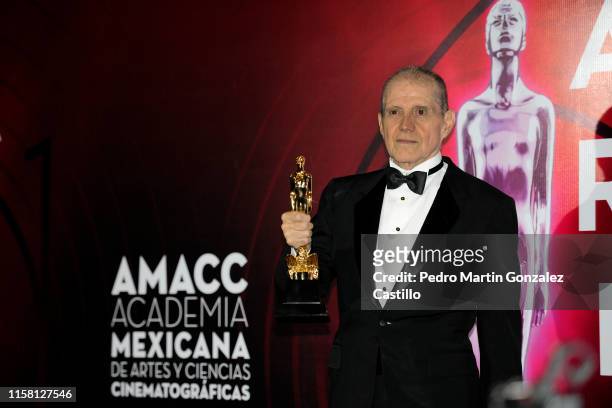 Mexican actor Héctor Bonilla winner of the Golden Ariel for career in the 61th Ariel Awards at Cineteca Nacional on June 24, 2019 in Mexico City,...