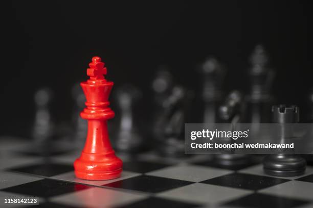 chess business concept, leader & success - dame schachfigur stock-fotos und bilder