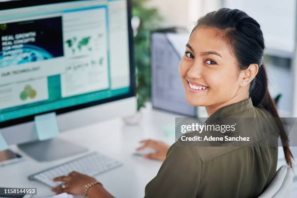 managing a small yet ever-growing business - computer screen over shoulder stock pictures, royalty-free photos & images