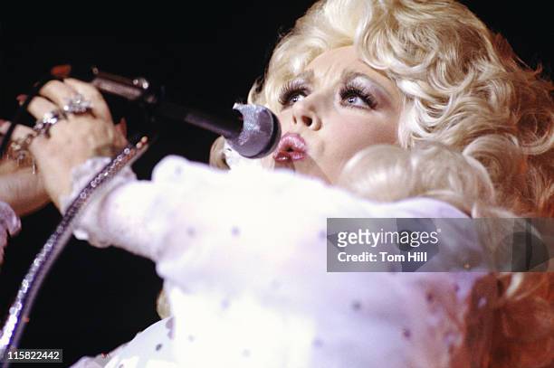 Country singer Dolly Parton performs at Georgia Tech's Alexander Memorial Coliseum on October 22, 1977 in Atlanta, Georgia.