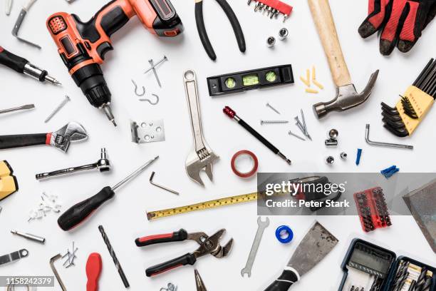 view from above tools on white background - knolling - klussen stockfoto's en -beelden