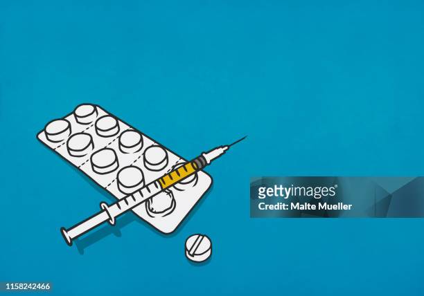syringe and blister pack of pills - alternative medicine stock-grafiken, -clipart, -cartoons und -symbole