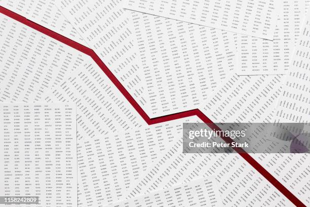 view from above red descending line through paperwork - reducción fotografías e imágenes de stock