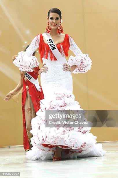 Natalaia Zabala, Miss Universe Spain 2007 wearing national costume