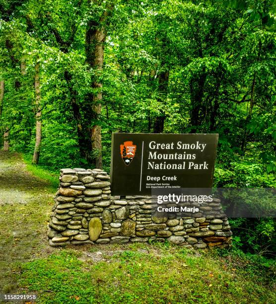 great smoky mountains national park - deep creek - entrance sign - north carolina - bryson city north carolina stock pictures, royalty-free photos & images