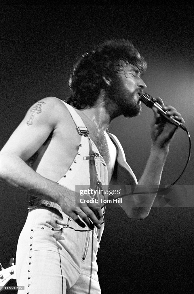 Omini Coliseum Singer Ronnie Hammond of The Atlanta Rhythm Section performs at the ...